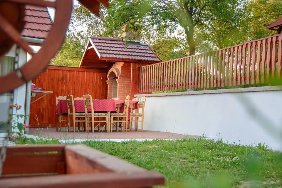 Pensiunea Tinelu Brasov Săcele Eksteriør billede