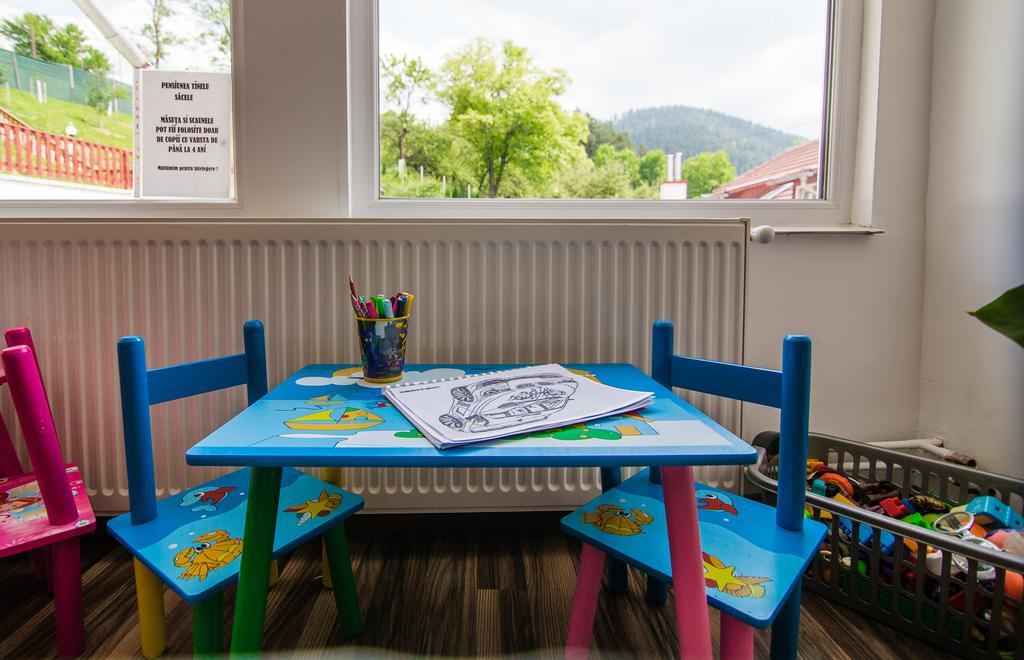 Pensiunea Tinelu Brasov Săcele Eksteriør billede