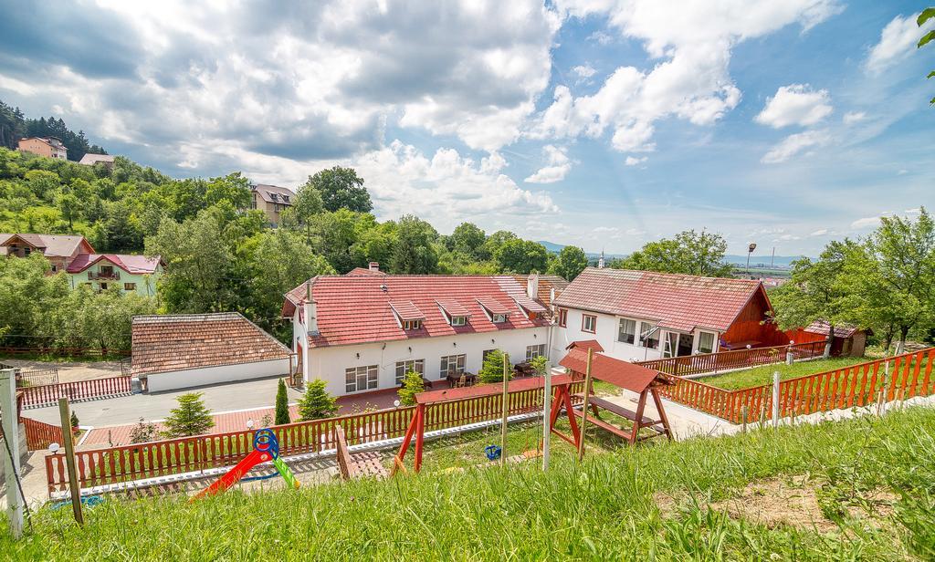 Pensiunea Tinelu Brasov Săcele Eksteriør billede